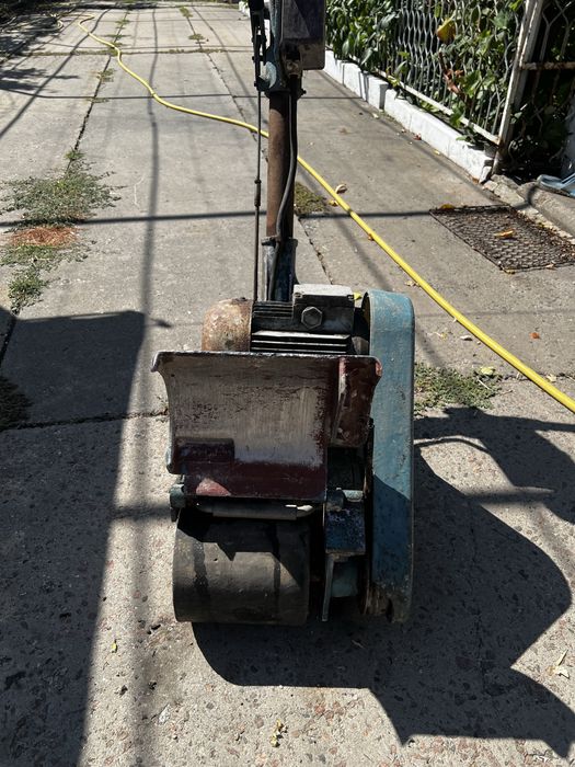 Циклювальна машина для паркету