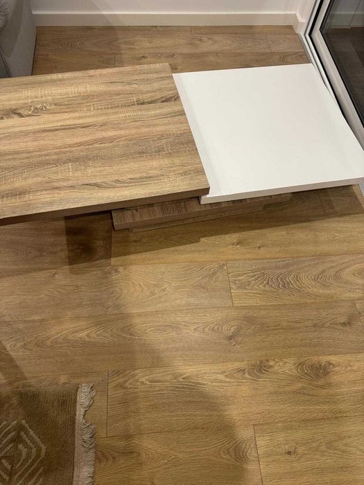 Mesa decorativa de apoio a sofás