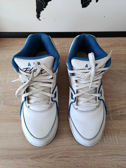 Nike Air Flight 89 białe buty sportowe z niebieskimi elementami 42