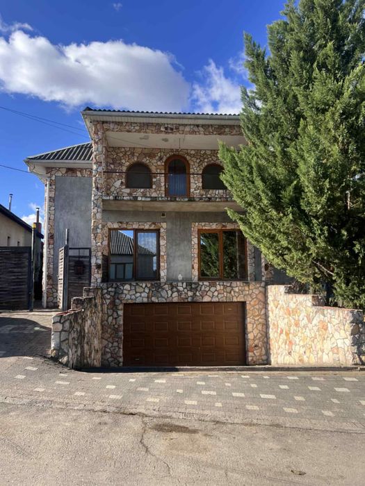 Терміново! Продаж будинку с. Берегуйфало, 306 кв., ціна  160 000$