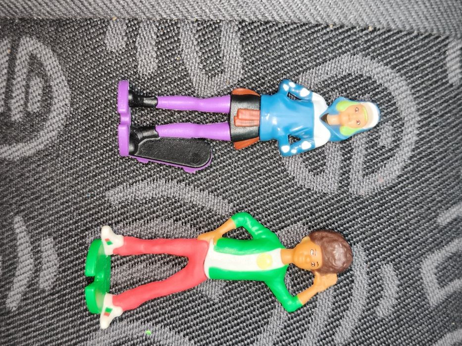 2 figurki z kolekcji Kinder Joy Fast & Furious Spy Racers.