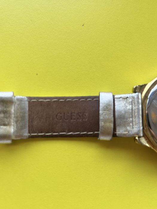 годинник GUESS