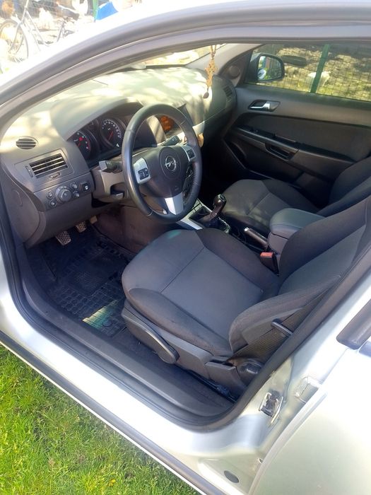 Продам Opel astra h 1.6