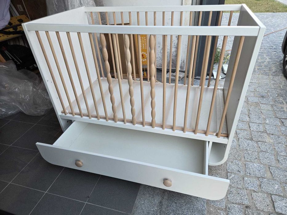 Berço IKEA com gaveta MYLLRA + Colchão e Protetor