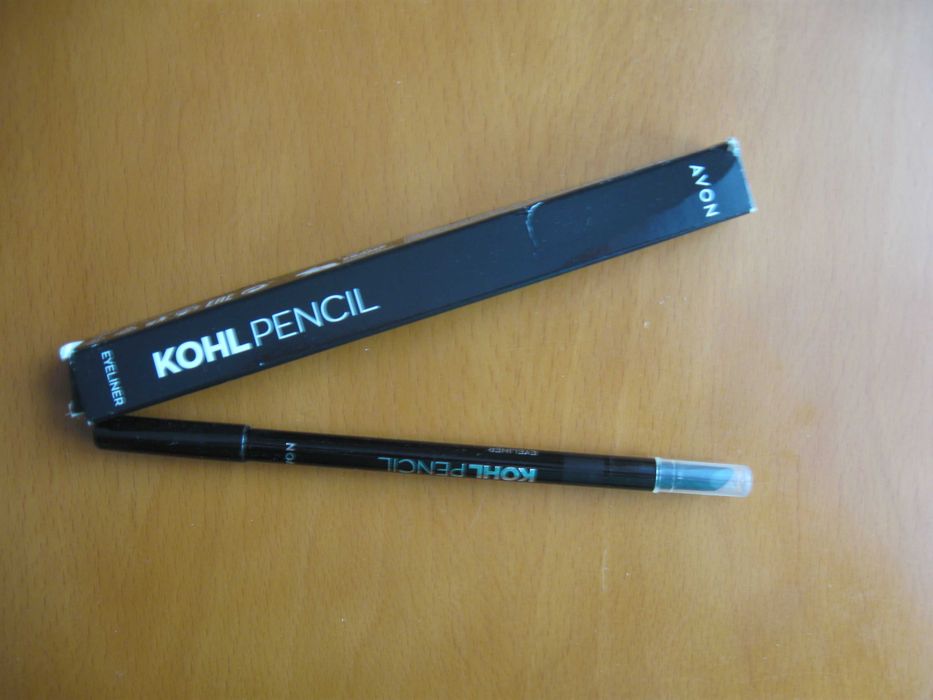 AVON Kredka do oczu z gabeczką, true black
