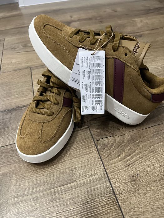 Оригінальні кросівки Adidas Barreda 42, 40 . (Bronze Strata/Shadow Red)