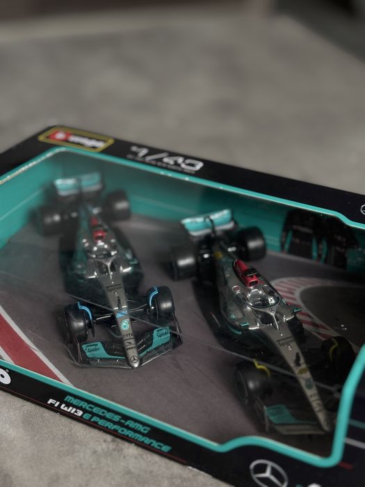 Колекционные фигруки Burago F1 Mersedes Amg