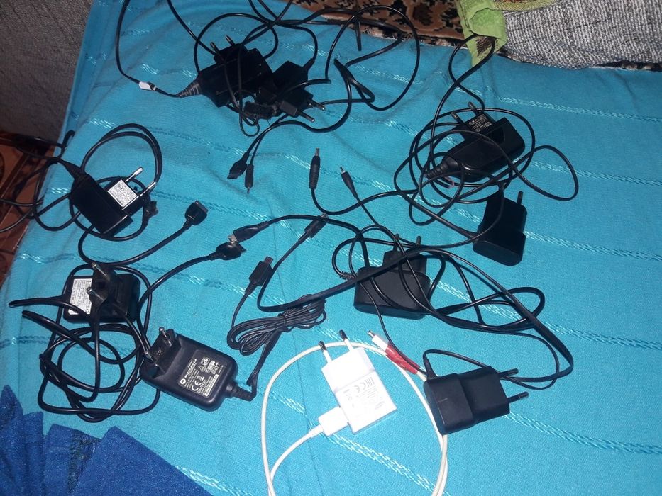 Продам зарядки для телефона.