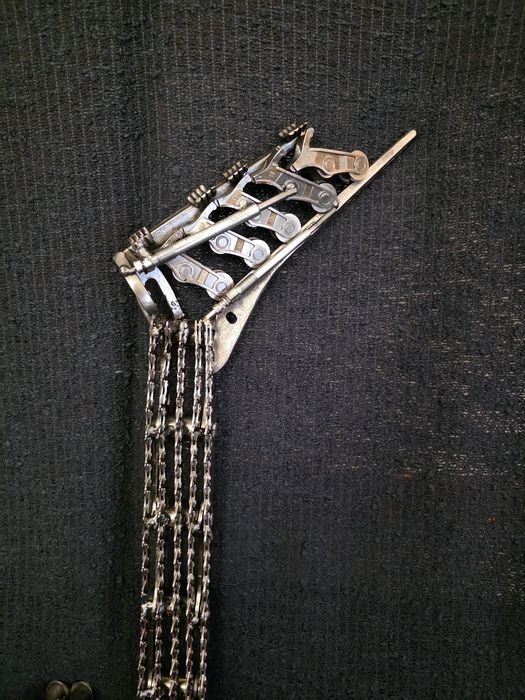 Rzeźba z metalu - gitara elektryczna