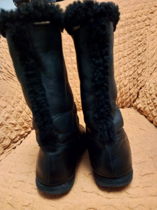 Кожаные сапожки на девушку