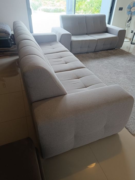 2 Sofás cinzentos em tecido, marca Antarte, em excelente estado