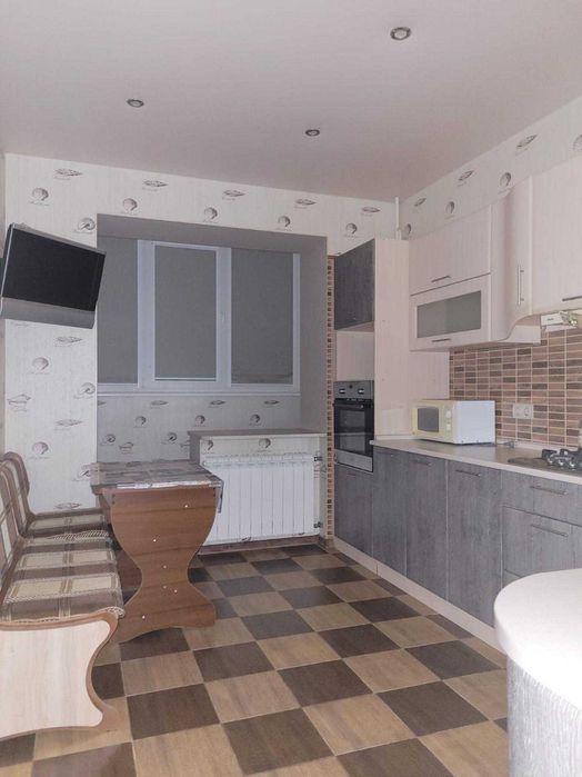 Продам 1 ком. квартиру , ул. Высоцкого , газовый дом