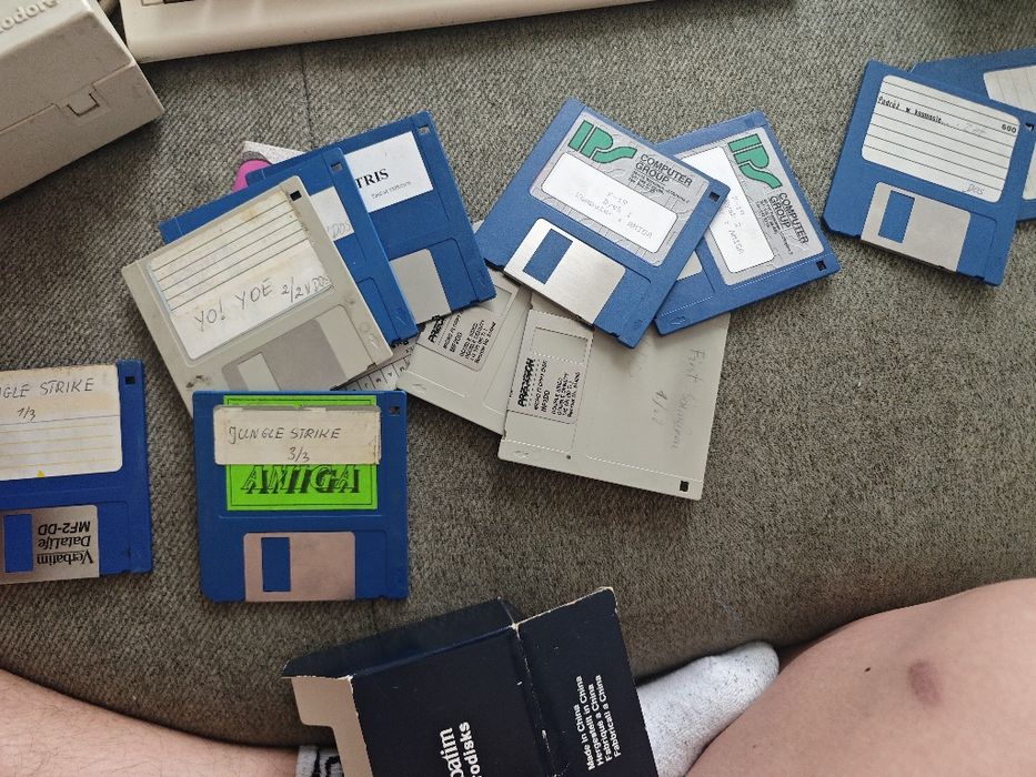 Commodore Amiga a600hd super stan dyskietki myszka