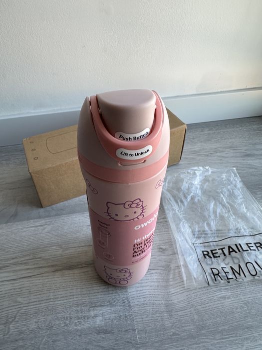 Garrafa Owala e Hello Kitty