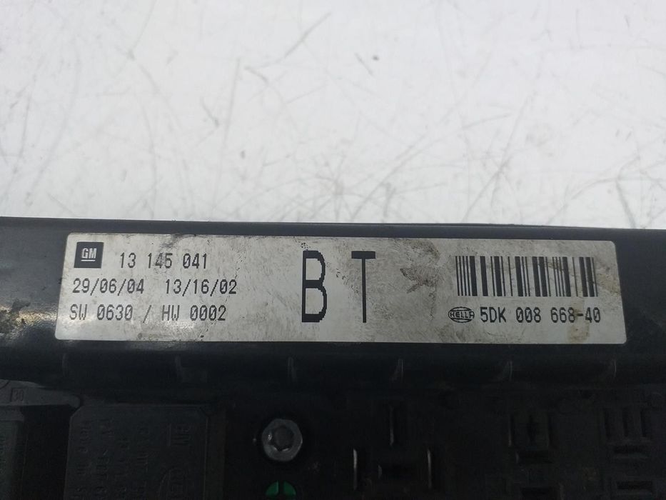 CAIXA RELÉS / FUSÍVEIS OPEL ASTRA H 2004 -5DK00866840