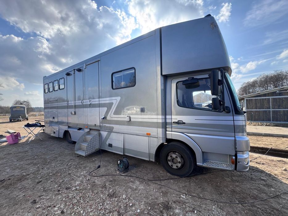 Koniowoz Mercedes Atego