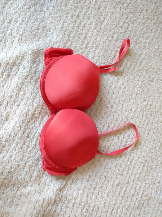 Biustonosz z push upem