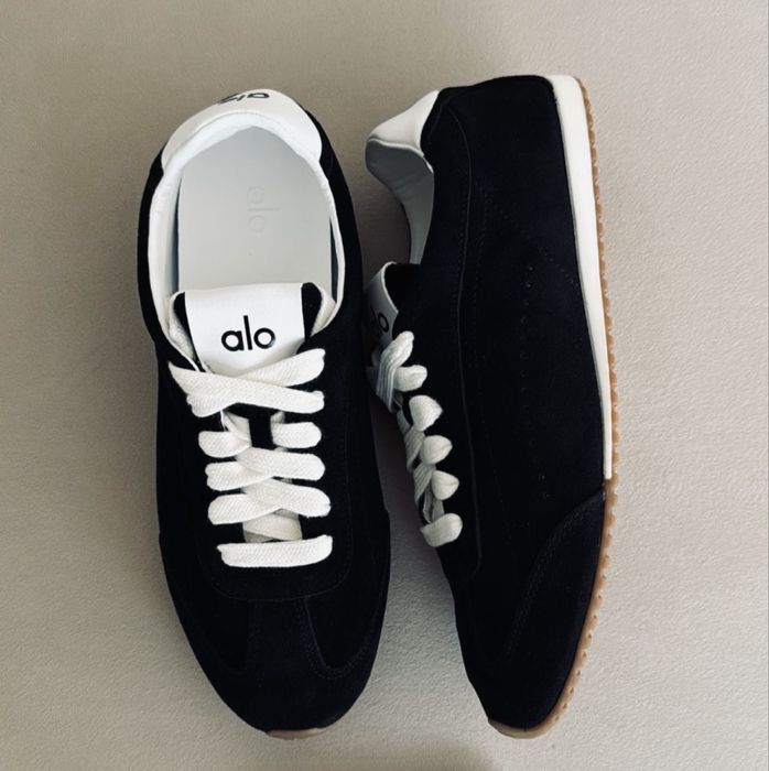 Tenis alo yoga pretos e brancos , numero 37