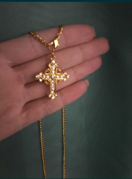 Цепочка с крестиком.