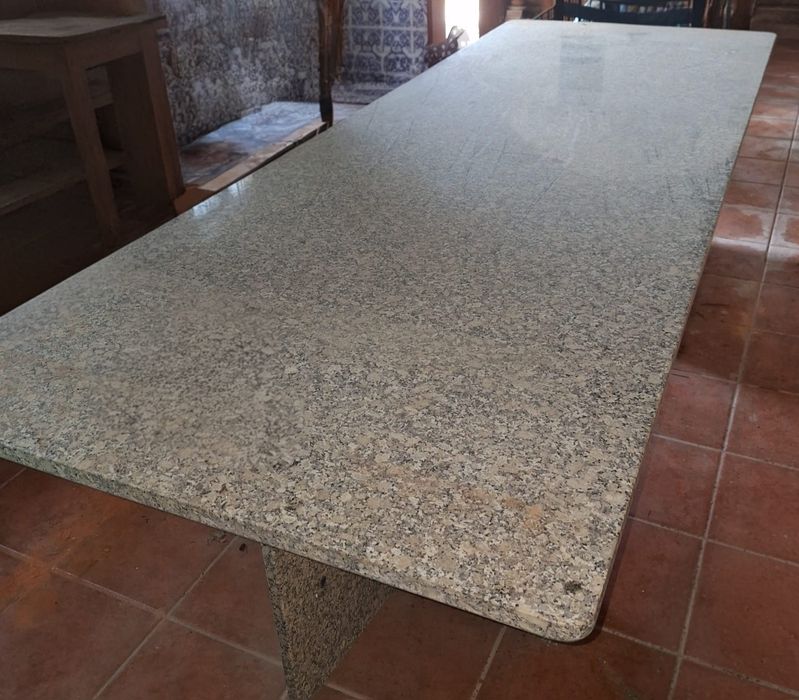 Mesa de mármore grande