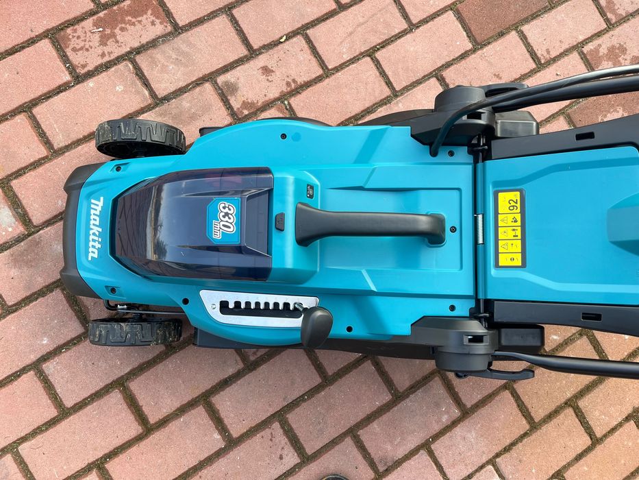 Kosiarka akumulatorowa 33cm 1x5Ah Makita DLM330ST