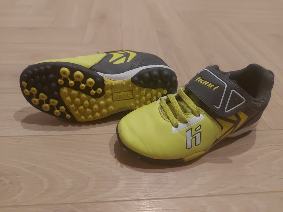 Buty sportowe huari, korki, rozmiar 28