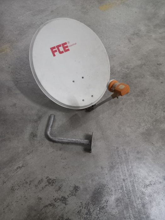 Prato parabólica com pouco uso.