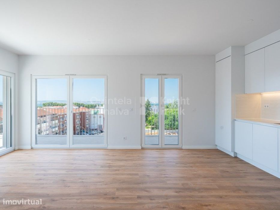 Apartamento T3, a estrear com vista rio e piscina, no Barreiro