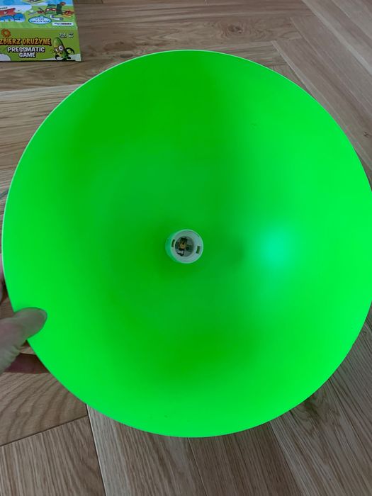 Lampa wisząca biała z zielonym środkiem