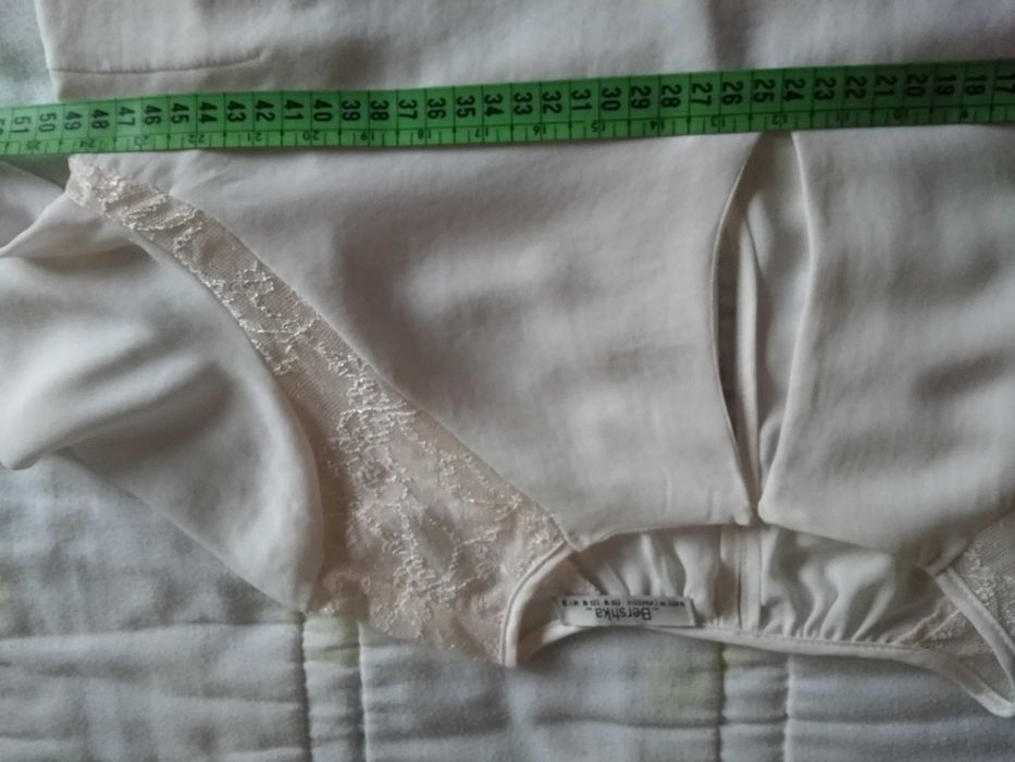 Camisola aceitina com renda da Bershka - Tamanho M