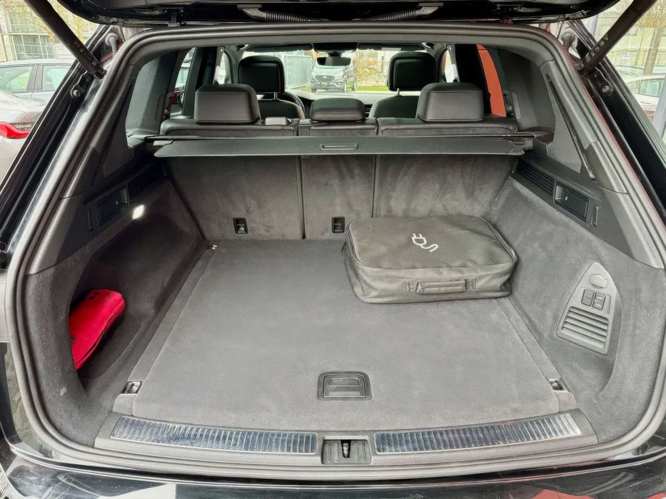 Volkswagen Touareg      2022