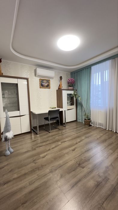 Продаж дворівневоі квартири мікрорайн Виставка