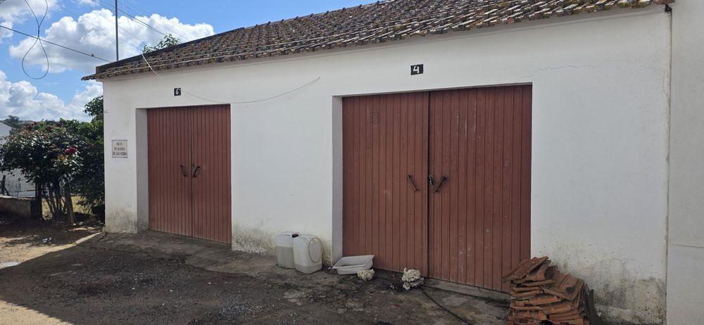 Vende se terrenho com 2 garagens — Nossa Senhora Da Vila, Nossa Senhora Do Bispo E Silveiras, Évora
