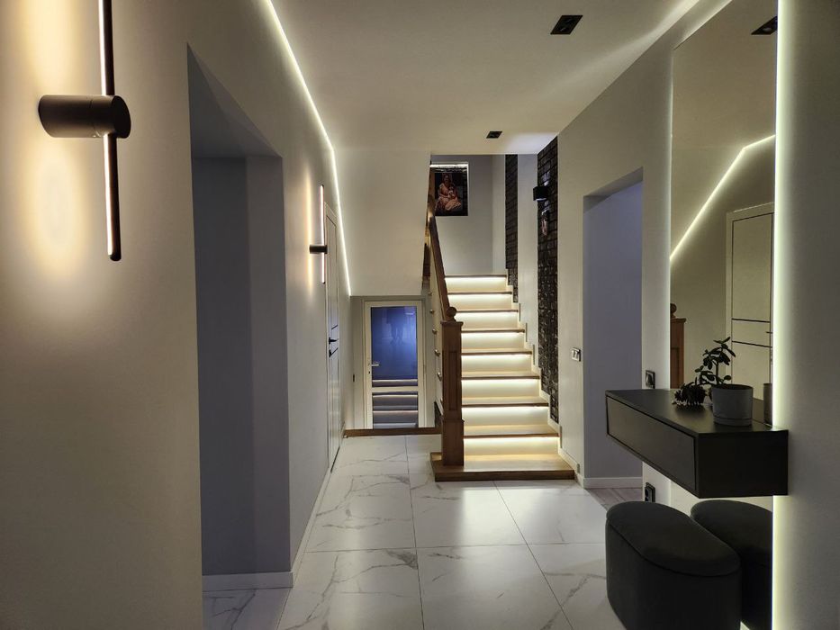 Продається сучасний будинок поблизу міста!