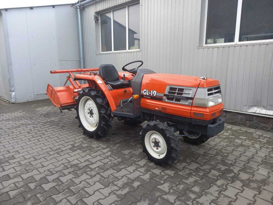 Japoński traktorek Kubota GL 19 z glebogryzarką 4x4 Rewers 19 km