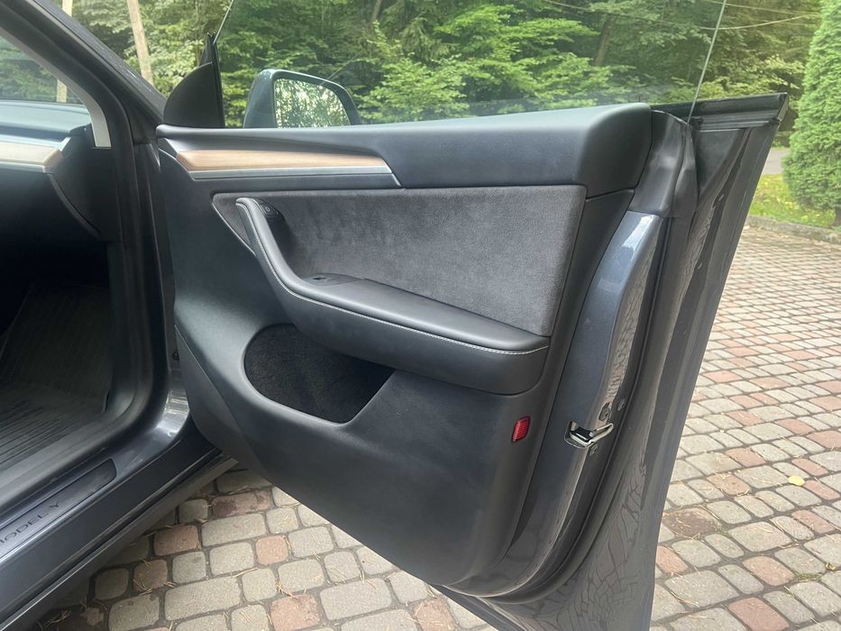 Tesla Model Y 2023р 12місяць
