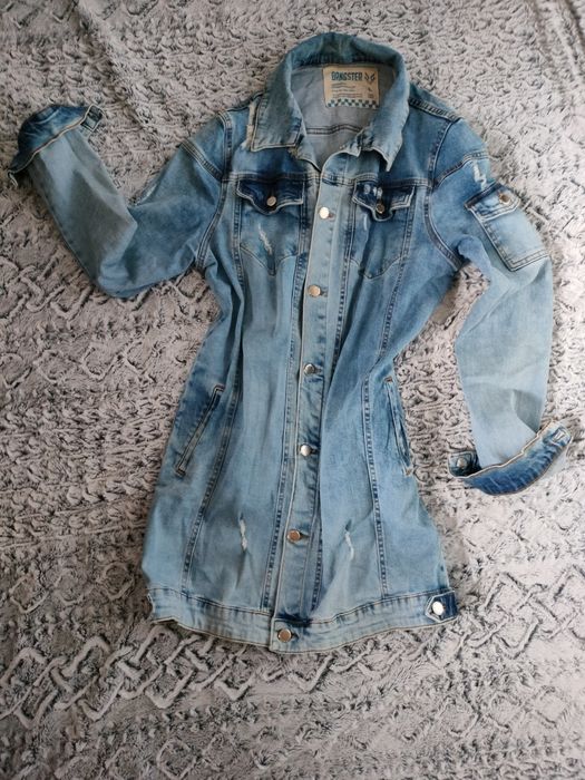 Długa damska kurtka jeansowa oversize niebieska