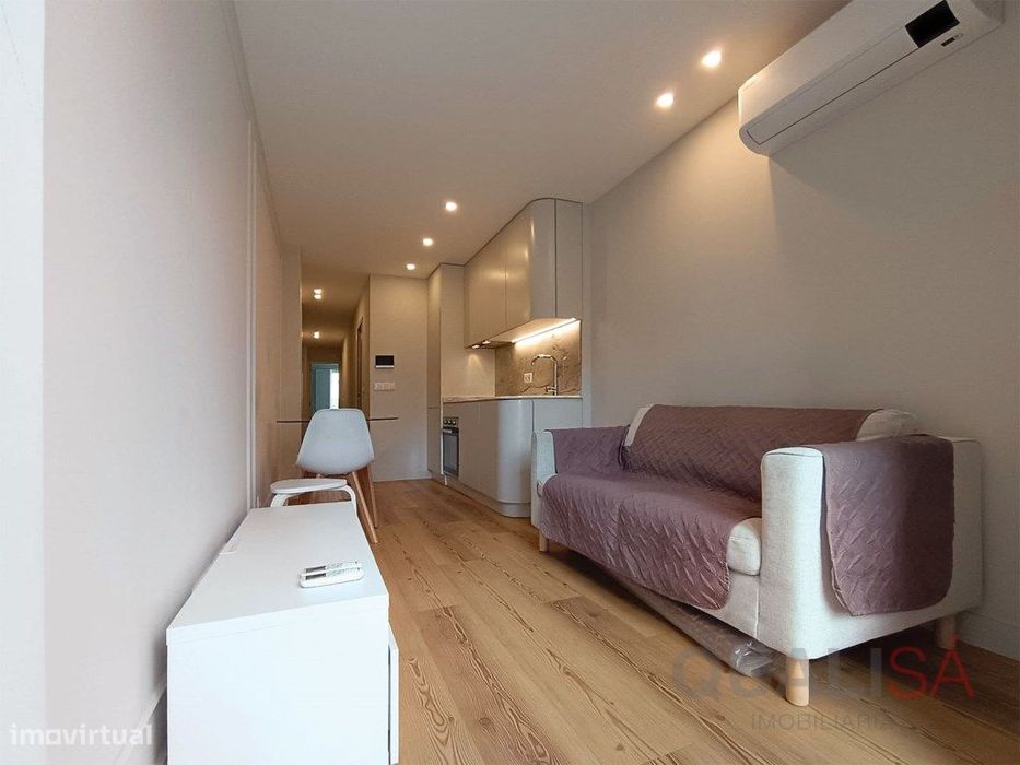 Apartamento T1 semi novo, equipado e mobilado no centro histórico d...