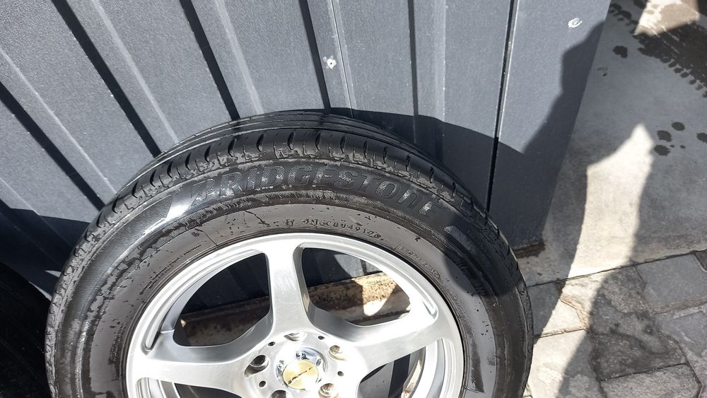Продам резину Bdgestone летнюю с дисками 195/65/R15, 5 на 115