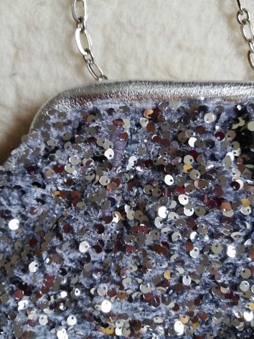 Torebka kopertówka cekiny srebrna wieczorowa na łańcuszku New Look