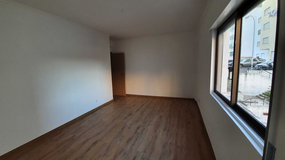 Apartamento T3 em Linda Velha para arrendamento