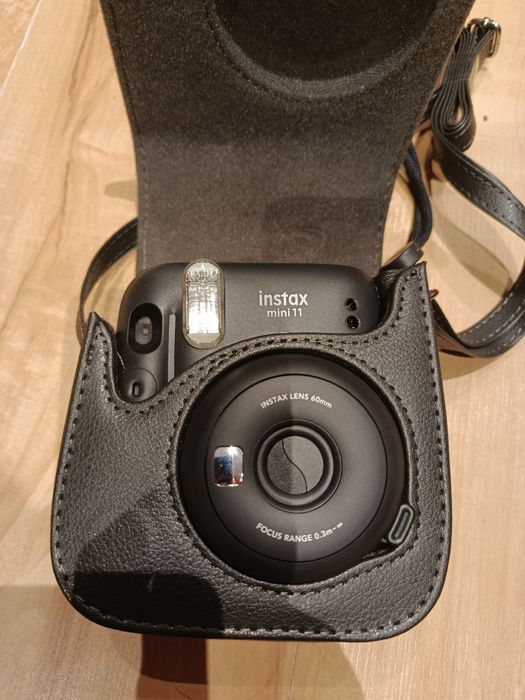 Aparat Instax 11 mini + futerał Neo Classic Czarny