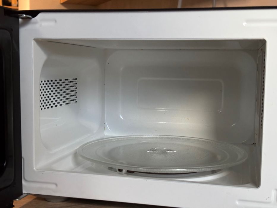 Promocja! Mikrofala HISENSE 25L Czarna 900W