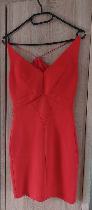 Elegancka czerwona sukienka