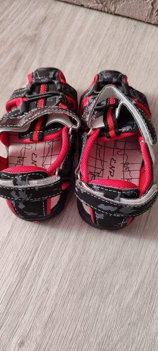 Сандалі закритий носочок