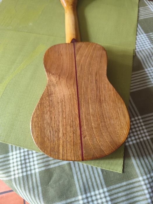 Cavaquinho Novo, construção artesanato