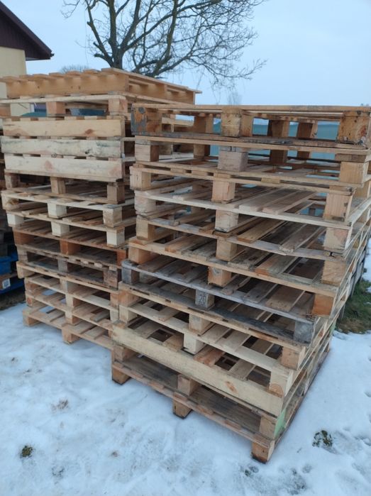 Palety  zwykle i duże  normalne palety paletki