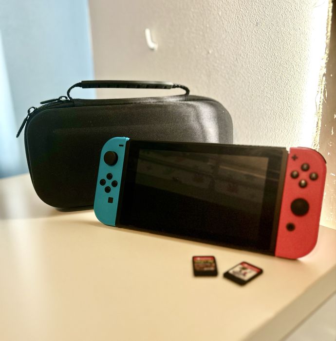 Nintendo Switch com minecraft, super mario wonder e caixa de transporte