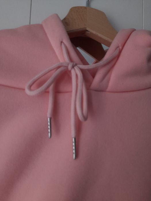 Różowa bluza z kapturem