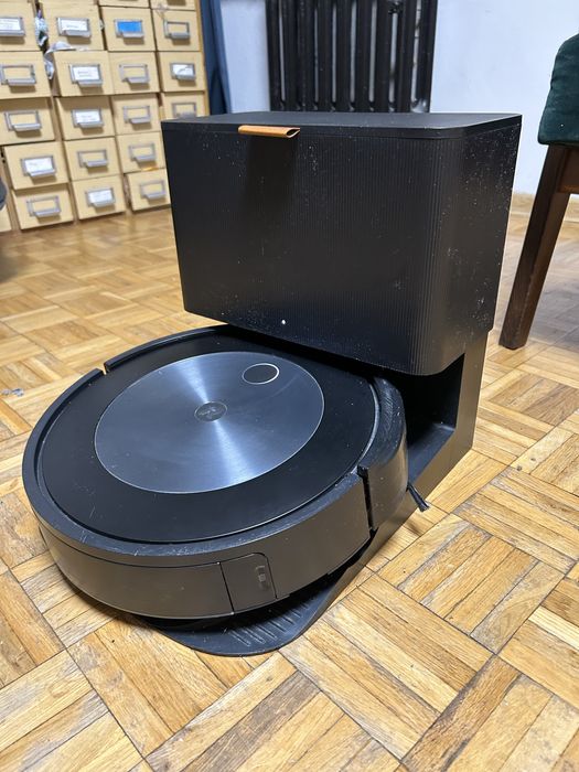Robot sprzatajacy iRobot Roomba j7 (plus szczotki i filtry)